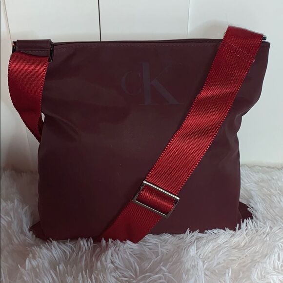 Calvin Klein Burgundy Crossbody - Picture 1 of 12